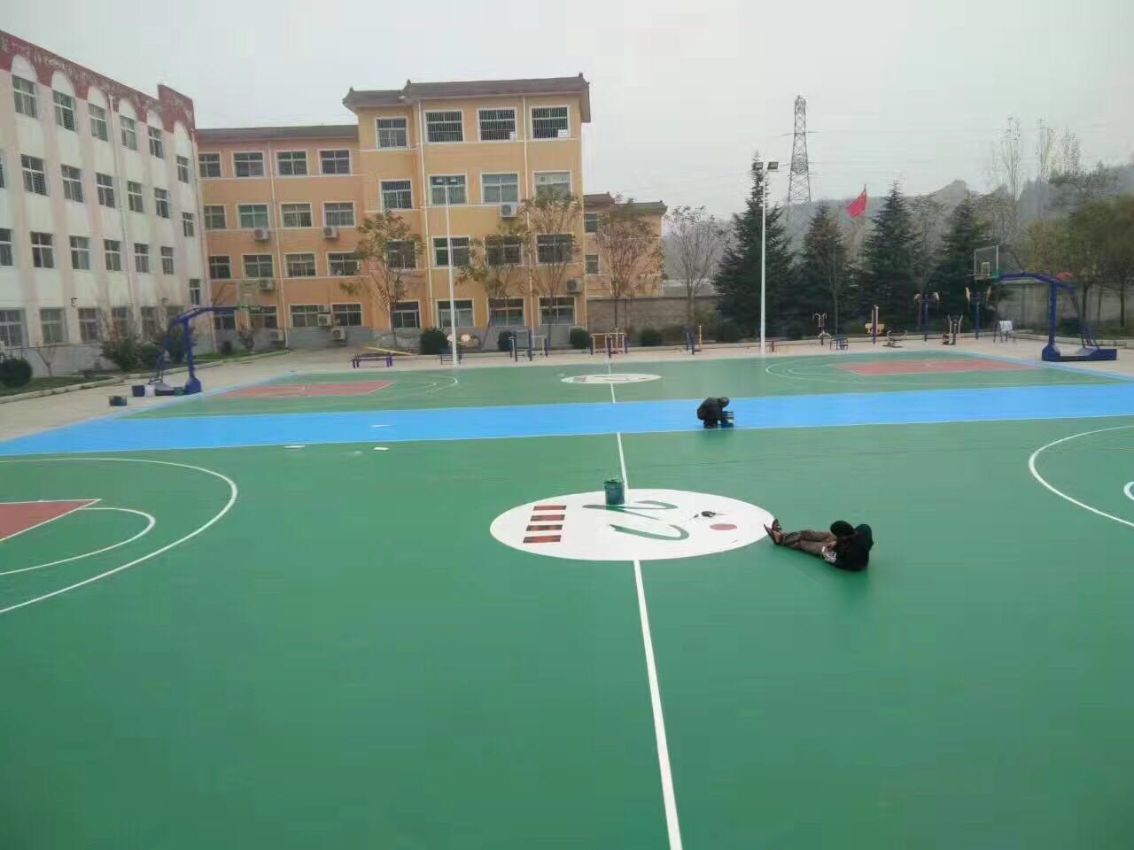 河南三門峽<a href=http://www.pjhwys.cn target=_blank class=infotextkey>硅PU</a>球場(chǎng)