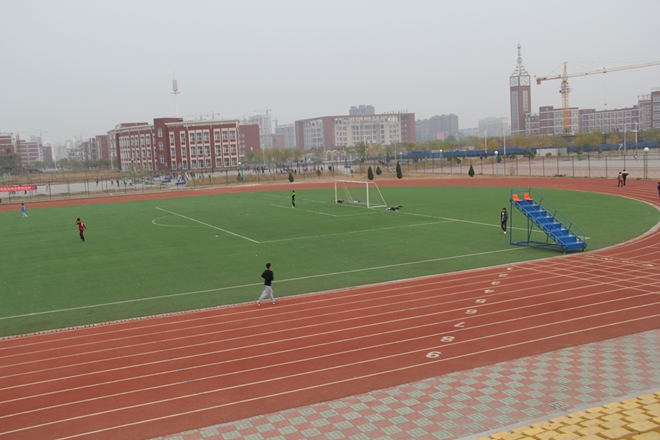 北京交通大學(xué)黃驊分校4*4<a href=http://www.pjhwys.cn target=_blank class=infotextkey>塑膠跑道</a>工程實(shí)例