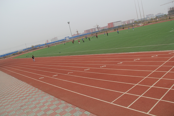 北京交通大學(xué)黃驊分校4*4<a href=http://www.pjhwys.cn target=_blank class=infotextkey>塑膠跑道</a>工程實(shí)例