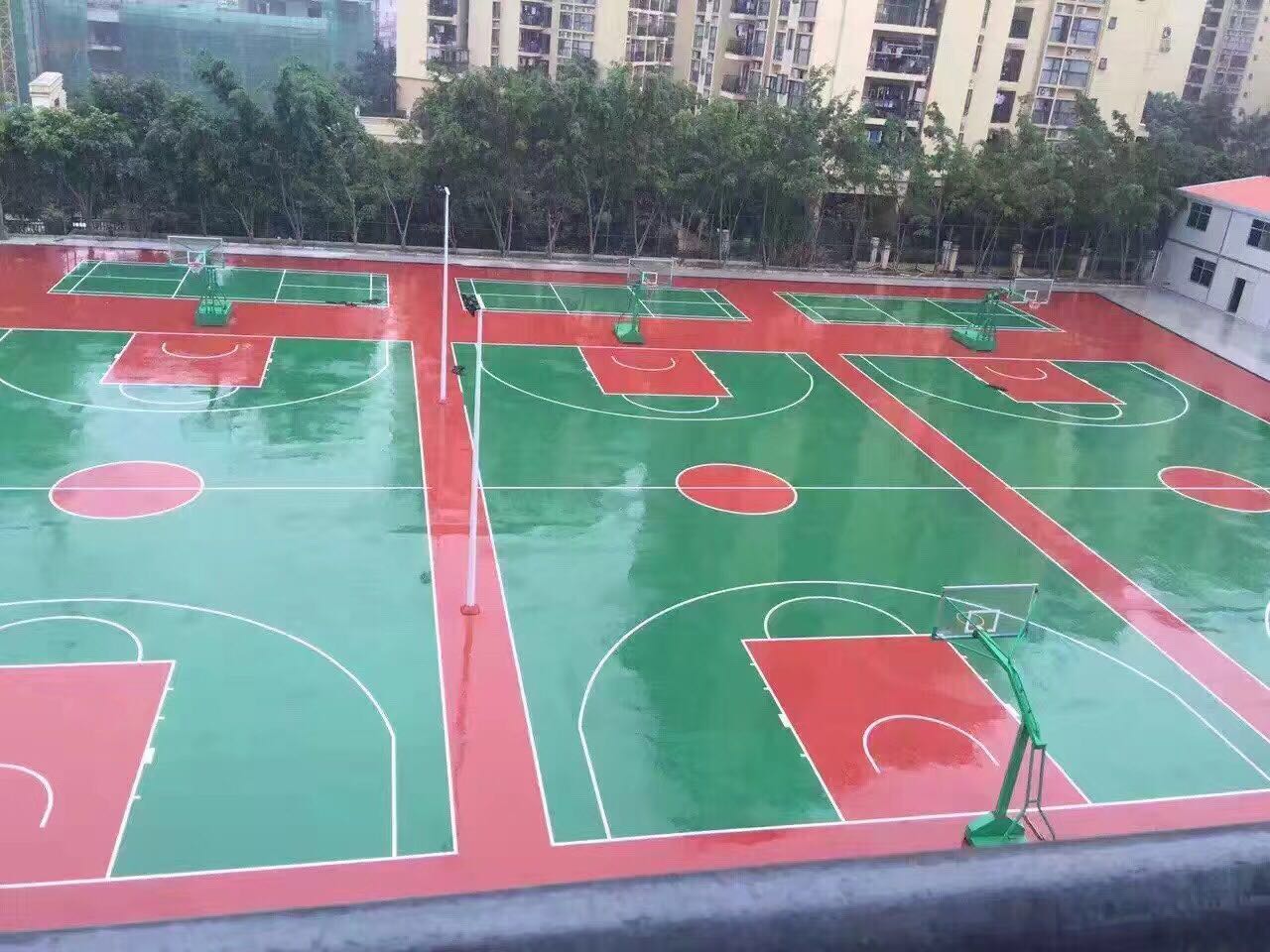 深圳龍崗南芳學校 <a href=http://www.pjhwys.cn target=_blank class=infotextkey>硅PU</a>球場