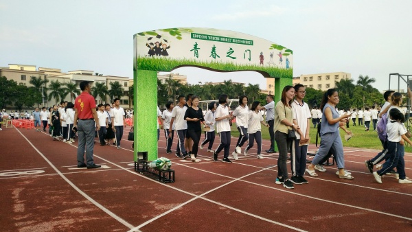 10.走過青春之門.jpg