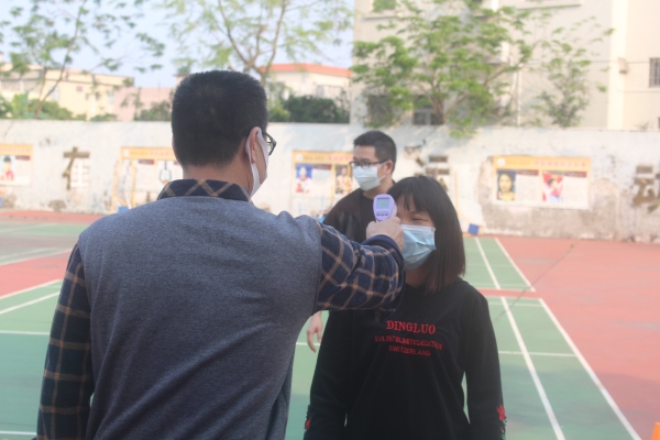 學(xué)生體溫檢測(cè)模擬