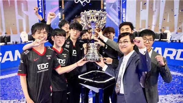 【電競】EDG戰(zhàn)隊主教練楊濟松：這一切回想起來還是那么夢幻