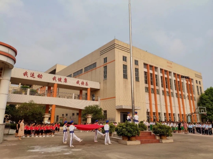 盛世中國夢，童心向祖國
