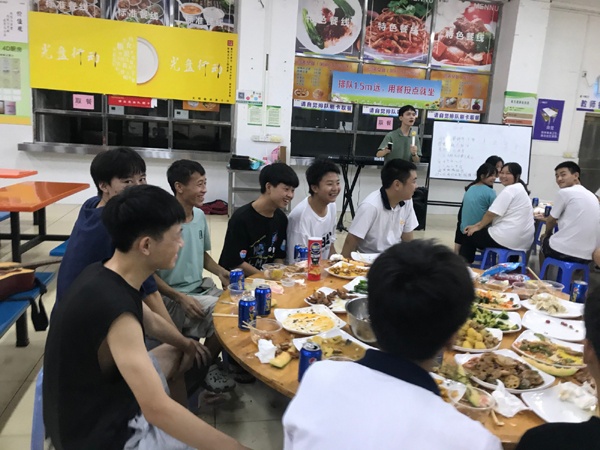 師生同歡，共賀中秋