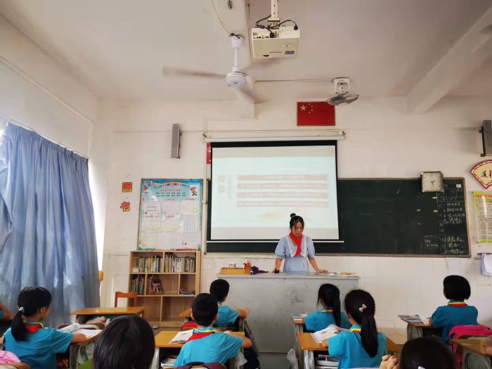 三民學(xué)校舉行“請(qǐng)黨放心，強(qiáng)國(guó)有我”主題班會(huì)