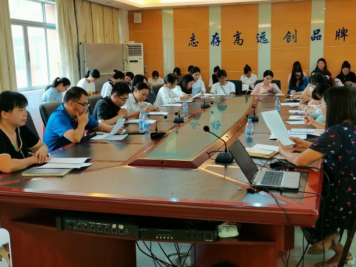 青藍(lán)結(jié)對(duì)清秋始，惟愿枝間子初成