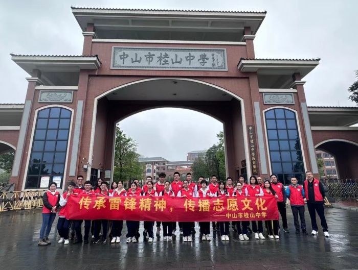 敬老養(yǎng)美德，鄉(xiāng)情滿人間