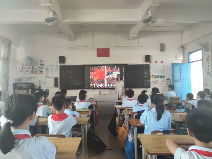 少年當(dāng)自強(qiáng) 奮斗正當(dāng)時