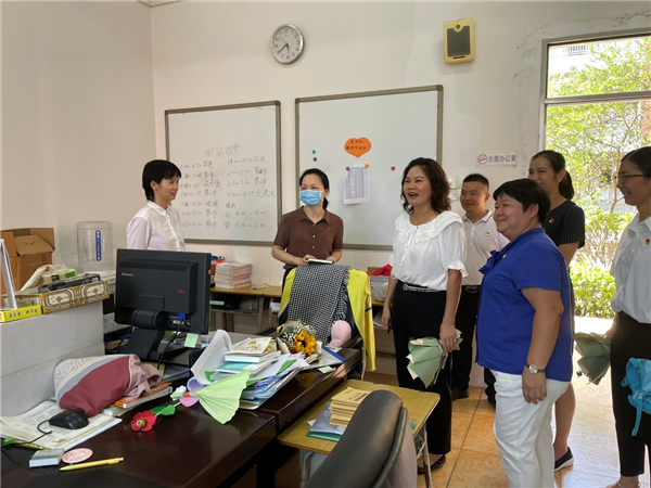 翠亨小學(xué)：南朗街道黨工委歐嘉喜委員到翠亨小學(xué)進行教師節(jié)慰問