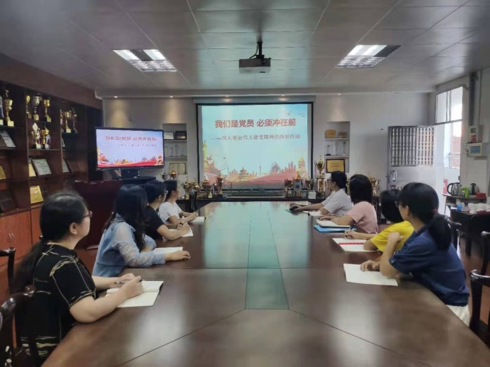 我們是黨員，必須沖在前