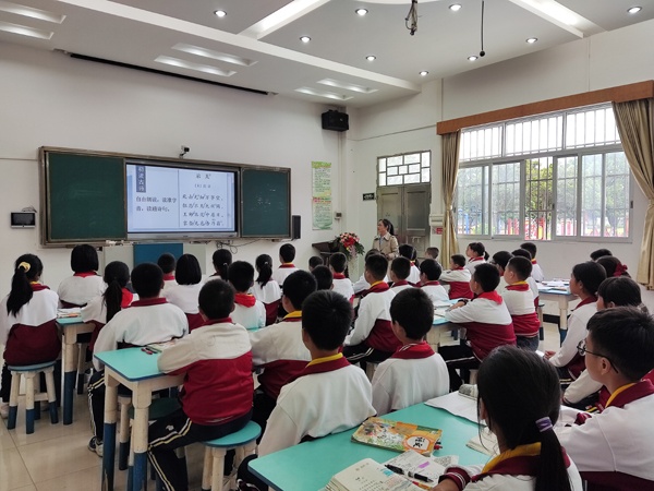 同課異構(gòu)，攜手成長(zhǎng)
