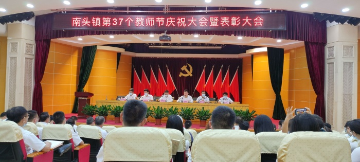 引路在腳下，追夢向前方