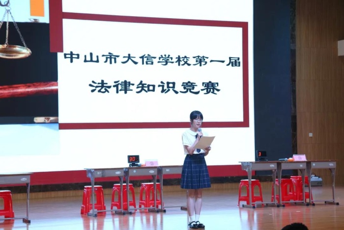 健康成長(zhǎng) 普法先行