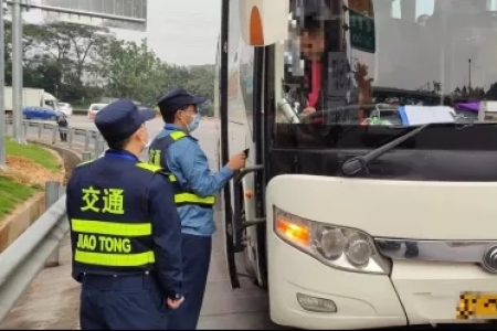 不按規(guī)定站點上下客，一客運車輛在坦洲受到處罰