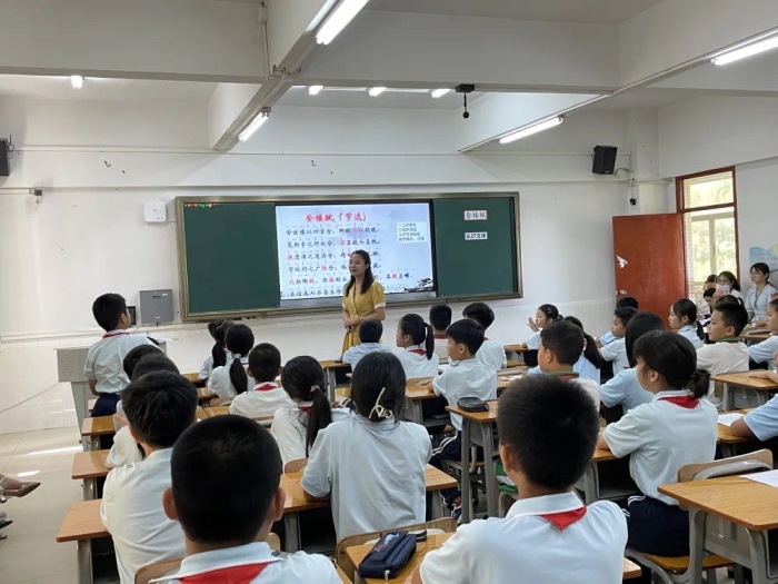 吟誦國學經(jīng)典，傳承中華文化