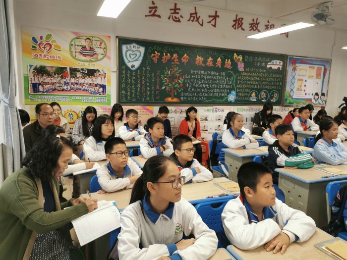 督導(dǎo)課堂教學(xué)，促進(jìn)教學(xué)發(fā)展