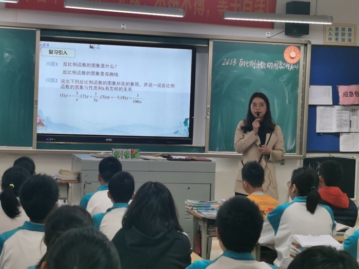 火炬二中：同課異構展風采，教學比武共成長