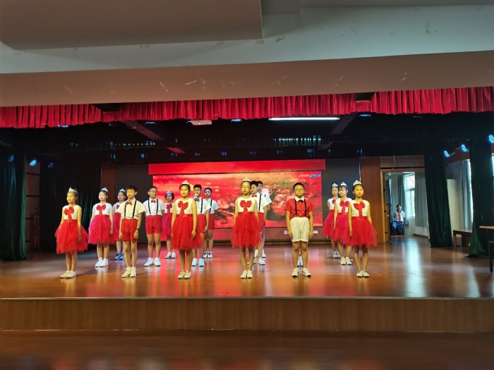 開發(fā)區(qū)二小舉行“黨的盛典，人民的節(jié)日”慶祝中國共產(chǎn)黨成立100周年系列主題活動之紅色經(jīng)典誦讀大賽