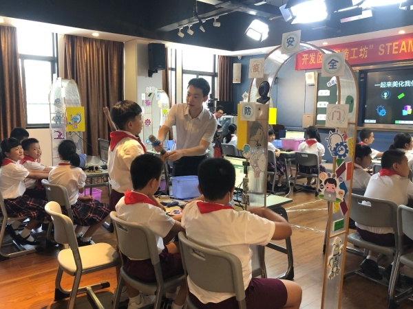 AI課堂助力疫情防護(hù)，真實(shí)問題驅(qū)動課堂學(xué)習(xí)