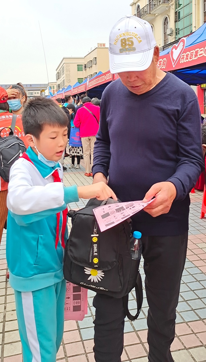 春回大地滿眼綠，愛護(hù)環(huán)境我先行