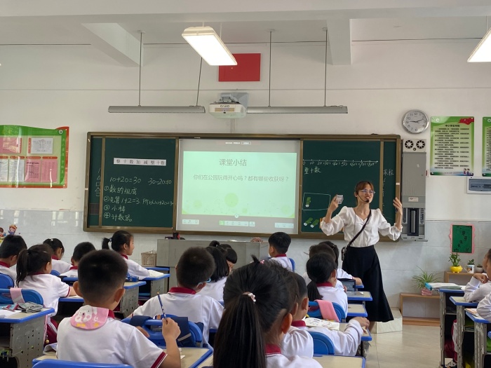 開發(fā)區(qū)第一小學：“展風采、促成長”數(shù)學學科課堂教學競賽活動