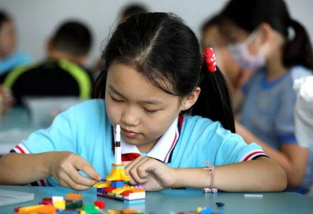 教育部下發(fā)新消息，2022年秋季將全面實施，家長的壓力終于減輕了