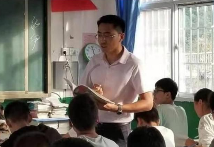 江西70多名教師集體辭職，背后的原因骨感且現(xiàn)實(shí)，鐵飯碗不香了
