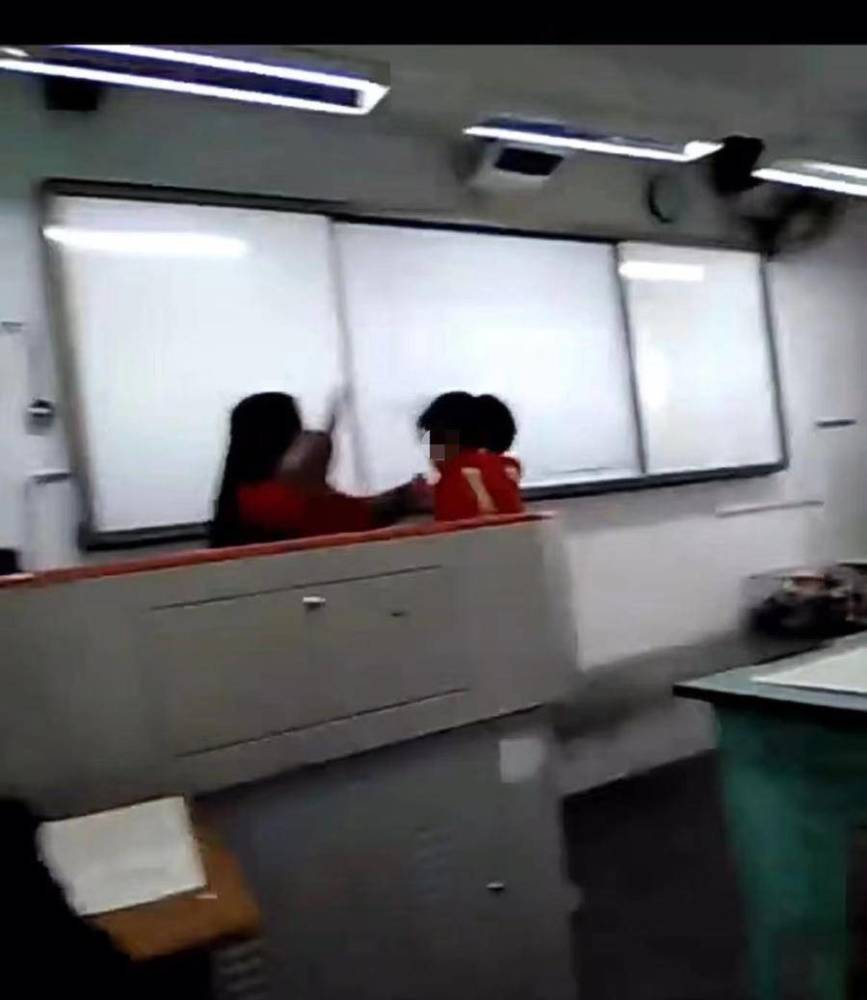 “成都一小學(xué)生做錯(cuò)題被老師扇耳光”續(xù)：涉事老師向家長道歉