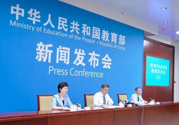 教育部傳出好消息，教師、小學生將迎來新調(diào)整，幸福來得好突然