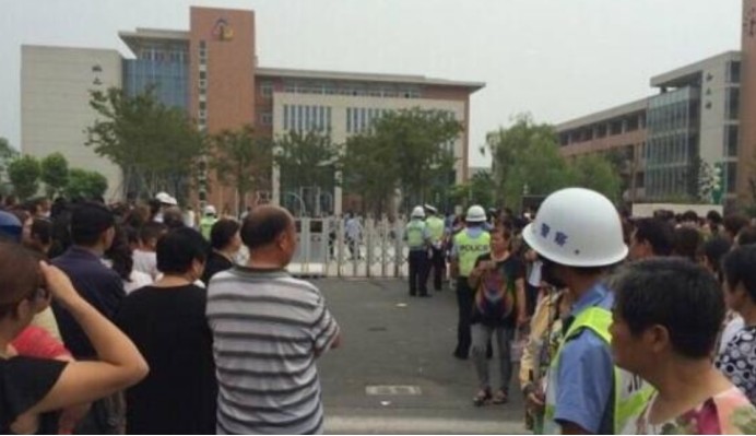 江蘇：3名女學(xué)生從5樓墜落，醫(yī)療專家連夜搶救上演“生死時速”