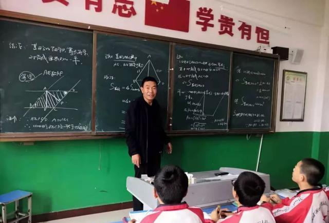 一下班就關(guān)機，你配當(dāng)老師嗎？家長的無理取鬧折射出教師的卑微