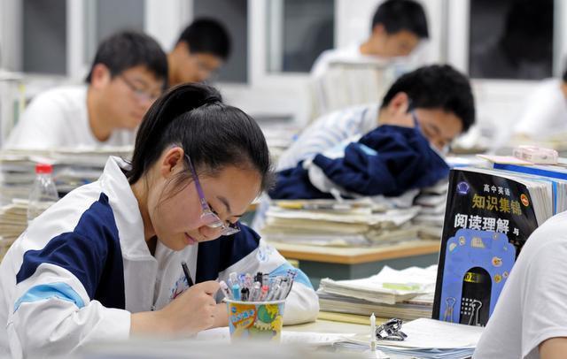 “取消文理分科”再被推上風(fēng)口浪尖，涉及7省份，學(xué)生福利來(lái)了