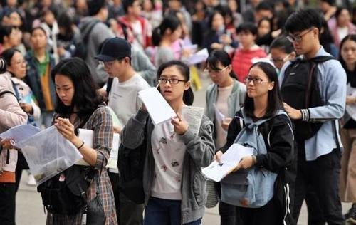 考生621分進(jìn)入211大學(xué)，收到錄取通知卻高興不起來(lái)，無(wú)奈選擇復(fù)讀