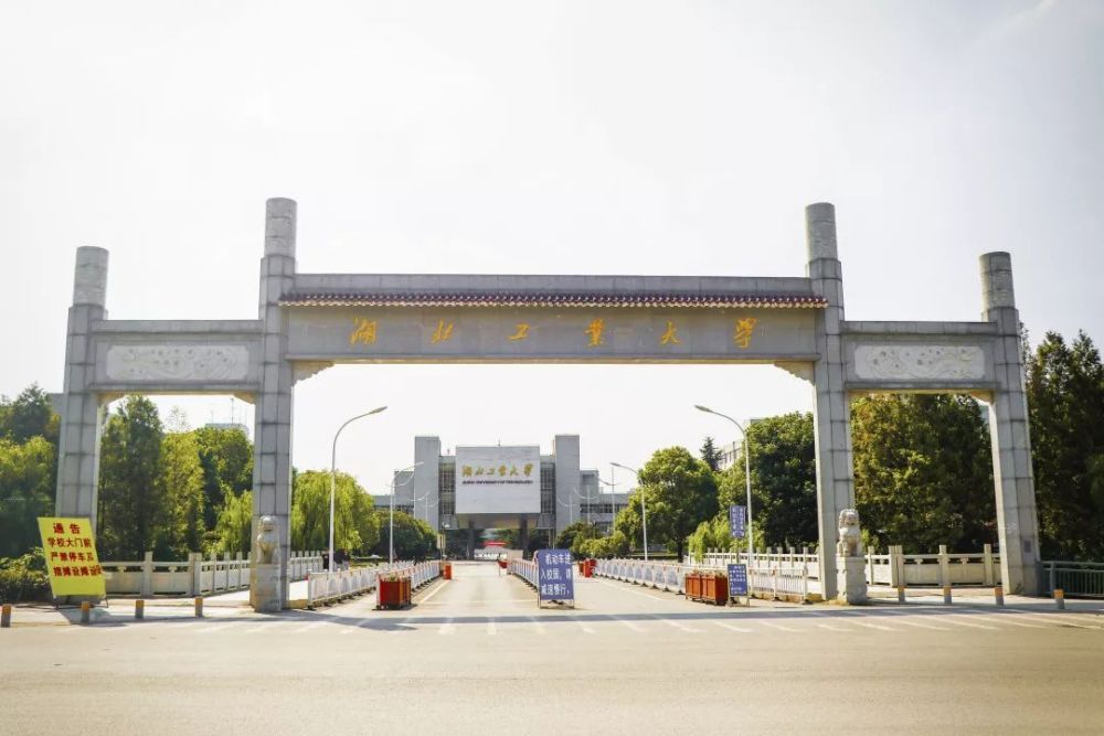 入學第二天偷拍女生裙底被勸退，這位大學新生值不值得同情？