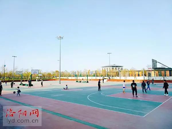 體育公園籃球場(chǎng)