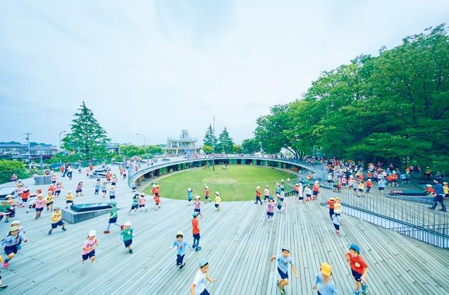 極簡設(shè)計(jì)的幼兒園成為孩子釋放天性的樂園