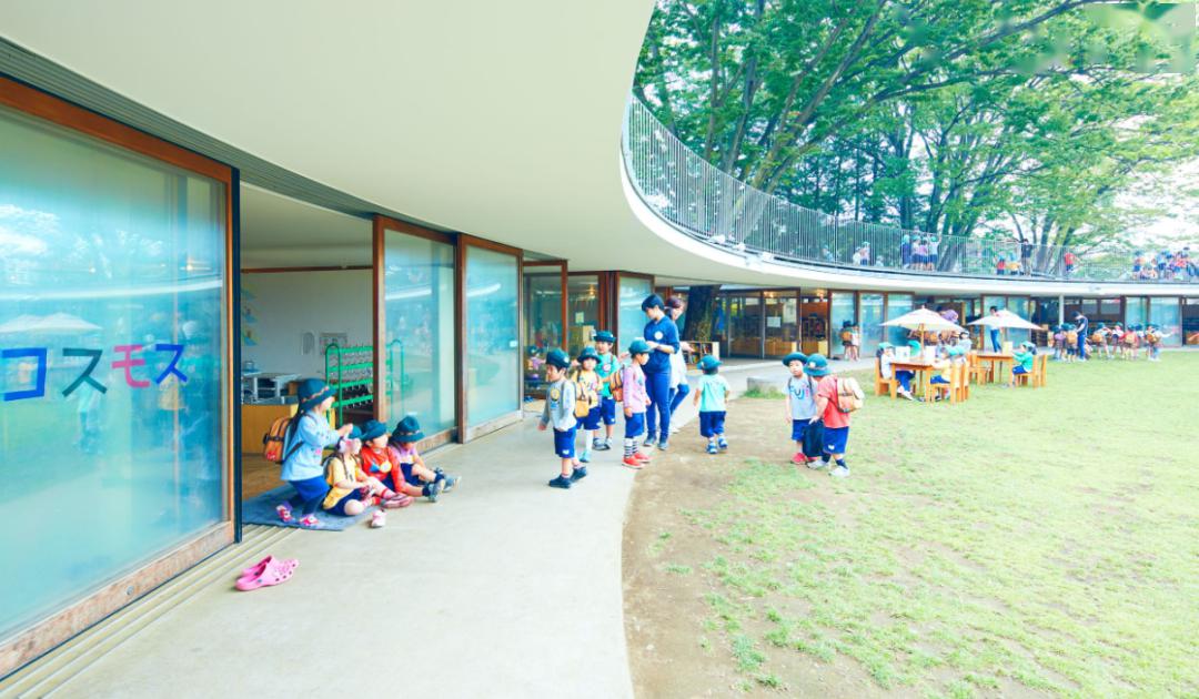 極簡設(shè)計(jì)的幼兒園成為孩子釋放天性的樂園