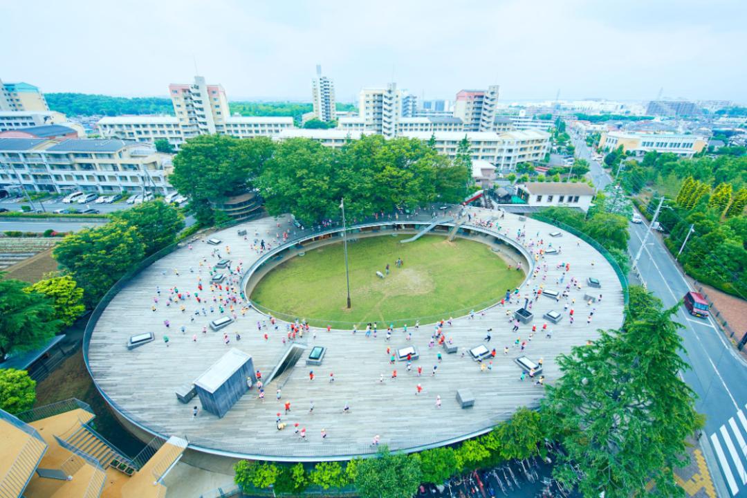 極簡設(shè)計(jì)的幼兒園成為孩子釋放天性的樂園
