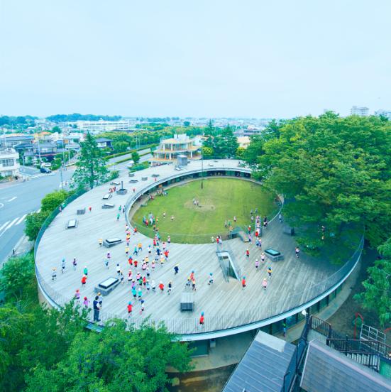 極簡設(shè)計(jì)的幼兒園成為孩子釋放天性的樂園