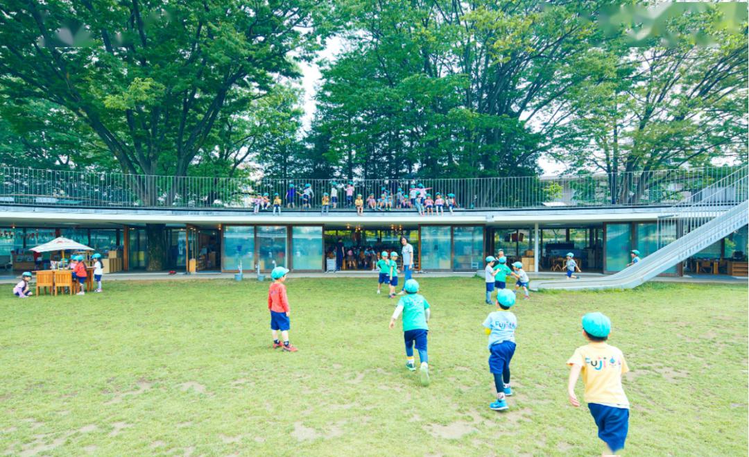 極簡設(shè)計(jì)的幼兒園成為孩子釋放天性的樂園